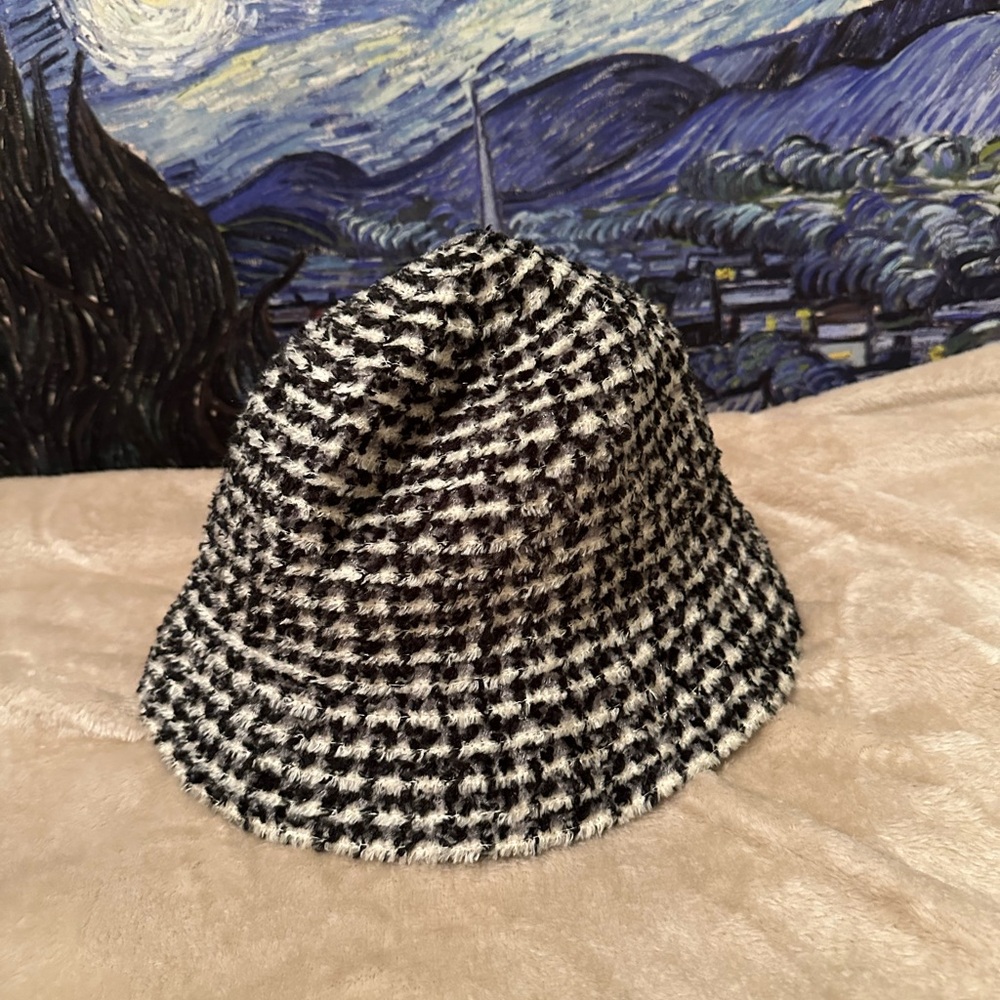 Liz Clairbone company Viilager hat!!!